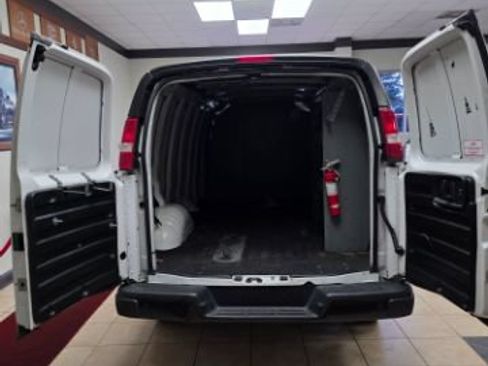 Used 2020 Chevrolet Express 3500 Extended w/ Driver Convenience Package RWD image 7