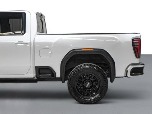 Used 2024 GMC Sierra 2500 AT4 w/ AT4 Premium Plus Package AWD/4WD image 11