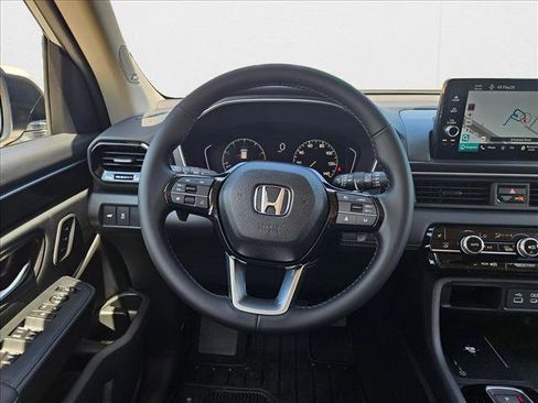 New 2025 Honda Pilot Touring image 12