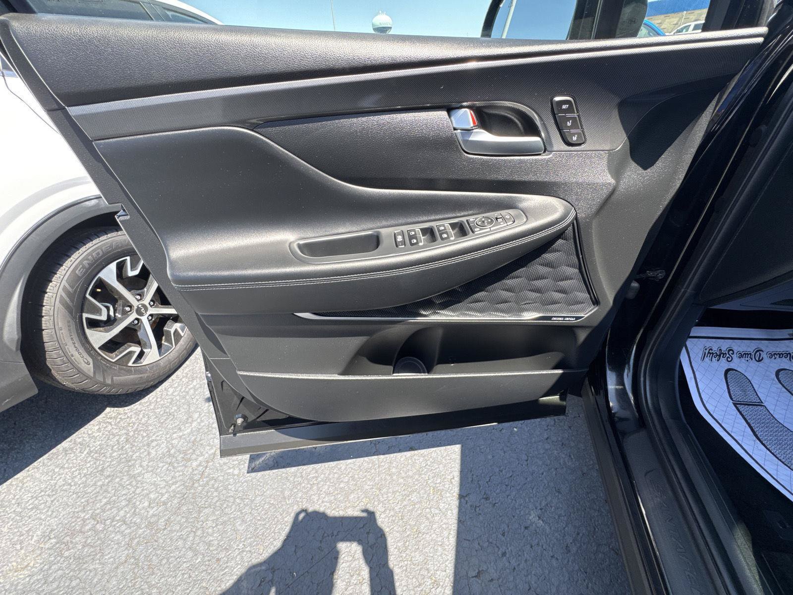Used 2023 Hyundai Santa Fe Limited AWD/4WD image 9