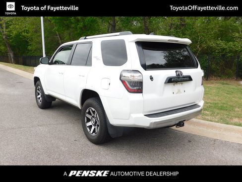 Used 2018 Toyota 4Runner TRD Off-Road Premium image 3