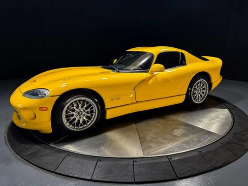 Used 2002 Dodge Viper GTS RWD image 3
