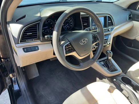Used 2017 Hyundai Elantra SE image 3