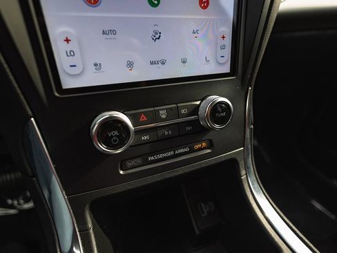 Used 2024 Ford Edge Titanium image 15