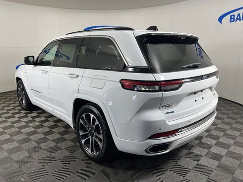 Used 2022 Jeep Grand Cherokee Overland w/ Luxury Tech Group IV AWD/4WD image 3