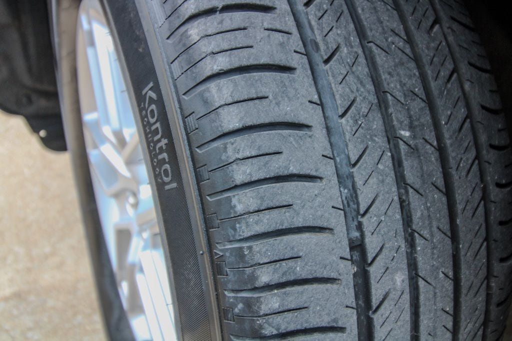 Used 2025 Ford Explorer Active AWD/4WD image 6