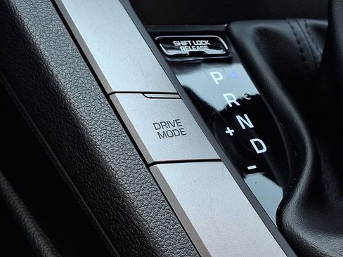 Used 2018 Hyundai Elantra SE FWD image 23