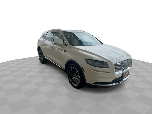 Used 2022 Lincoln Nautilus Reserve AWD/4WD image 2