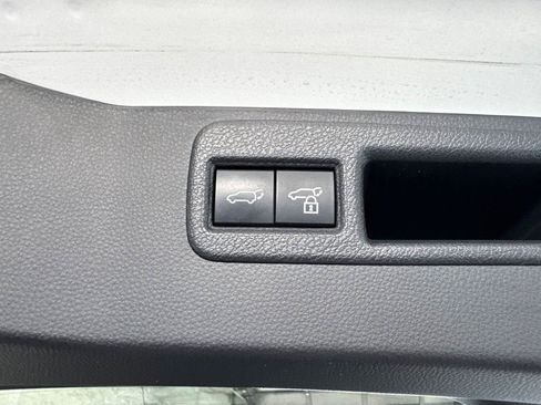 Certified 2021 Toyota Venza Limited AWD/4WD image 11
