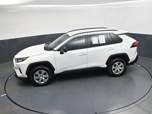 Used 2020 Toyota RAV4 LE image 22