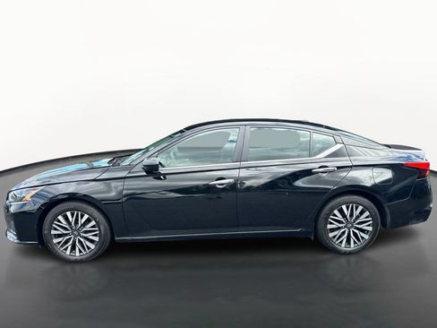 Used 2024 Nissan Altima 2.5 SV FWD image 6
