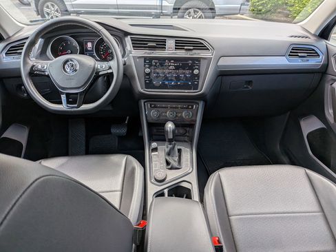 Used 2021 Volkswagen Tiguan SE w/ Panoramic Sunroof Package AWD/4WD image 28