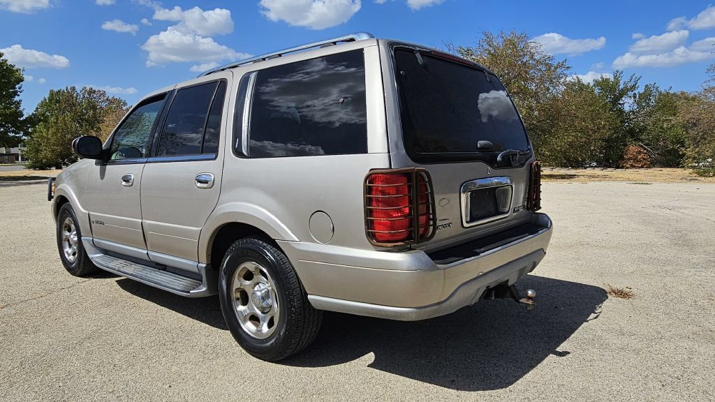 Used 2000 Lincoln Navigator 2WD image 4