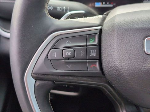 Used 2025 Jeep Grand Cherokee Altitude AWD/4WD image 21