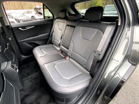 Used 2023 Kia Niro SX image 28
