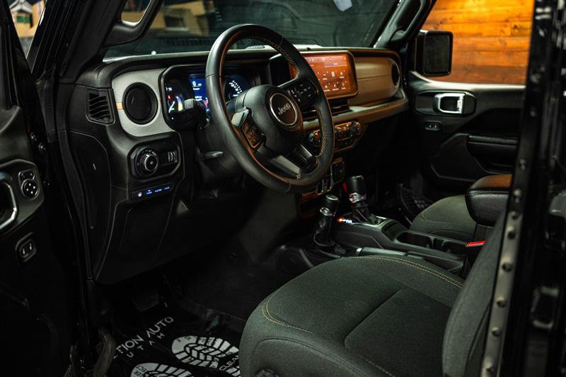 Used 2024 Jeep Wrangler Unlimited w/ Convenience Group AWD/4WD image 8