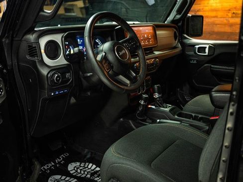 Used 2024 Jeep Wrangler Unlimited w/ Convenience Group AWD/4WD image 8