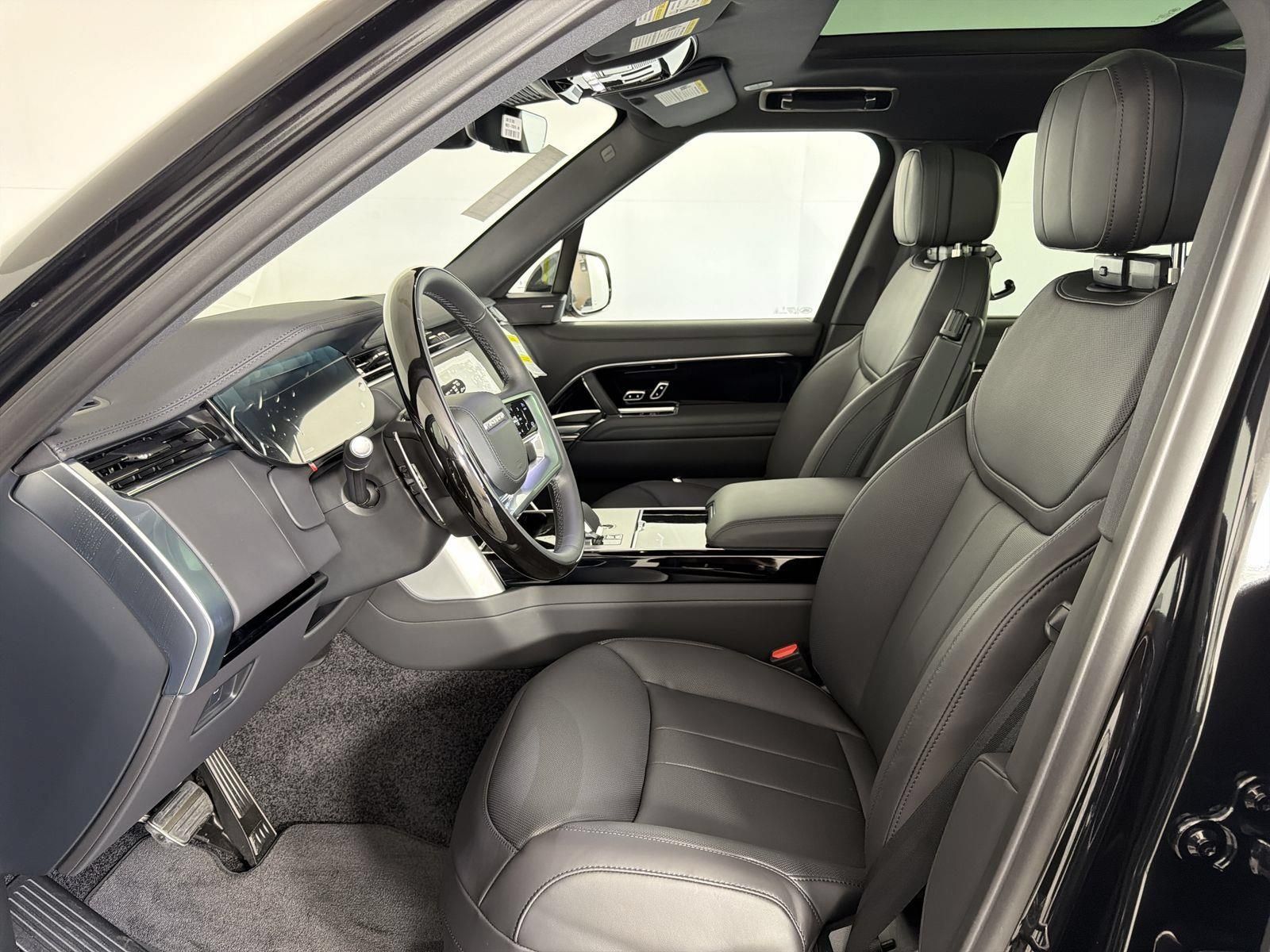 New 2026 Land Rover Range Rover Long Wheelbase SE AWD/4WD image 23