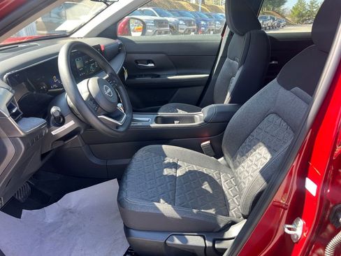 Certified 2025 Nissan Kicks SV AWD/4WD image 11