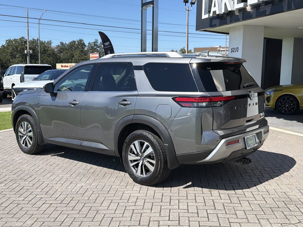 Used 2023 Nissan Pathfinder SL w/ Lighting Package (N92) AWD/4WD image 4
