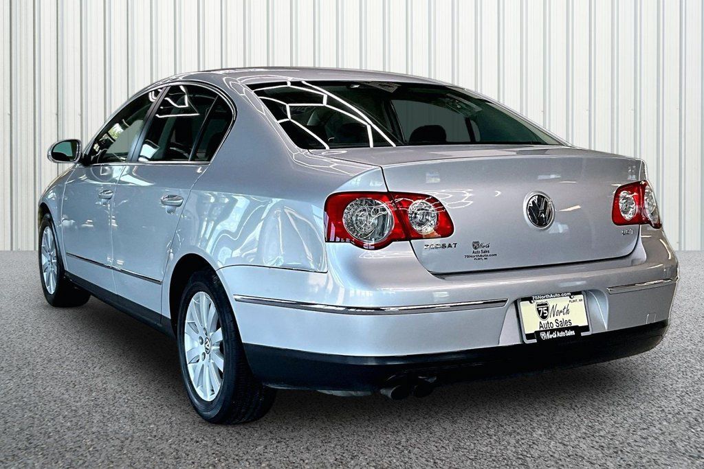 Used 2008 Volkswagen Passat 2.0T FWD image 4