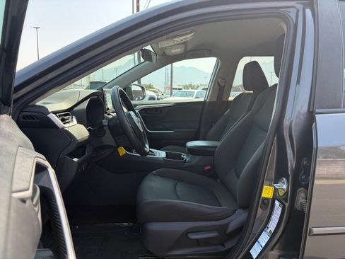 Certified 2022 Toyota RAV4 LE AWD/4WD image 11