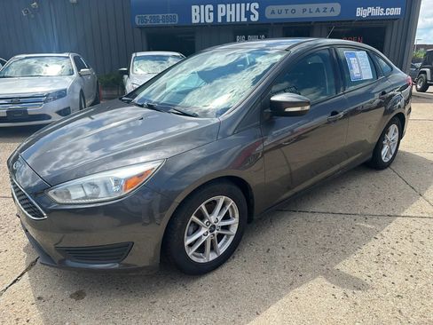 Used 2016 Ford Focus SE w/ SE Winter Package FWD image 3