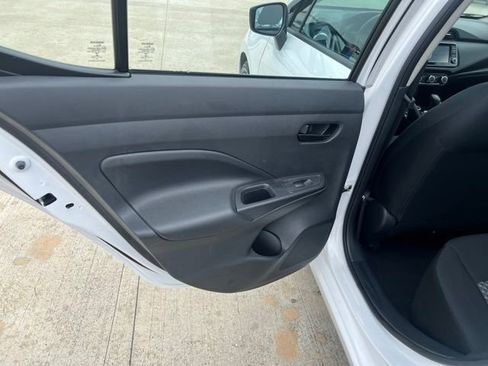 Used 2020 Nissan Versa S FWD image 11