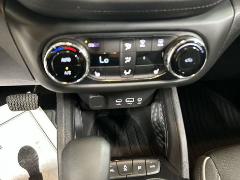 Used 2021 Chevrolet TrailBlazer LT w/ Sun and Liftgate Package AWD/4WD image 16