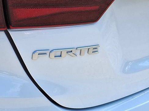 Certified 2022 Kia Forte LXS FWD image 30