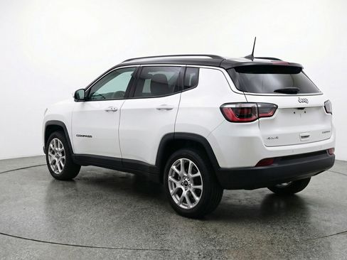 Used 2025 Jeep Compass Limited image 6