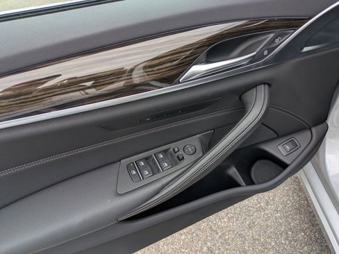 Used 2019 BMW 530i image 13