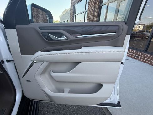 Used 2023 GMC Yukon XL Denali AWD/4WD image 23