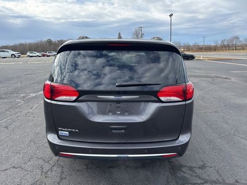 Used 2018 Chrysler Pacifica Touring Plus w/ Tire & Wheel Group image 6