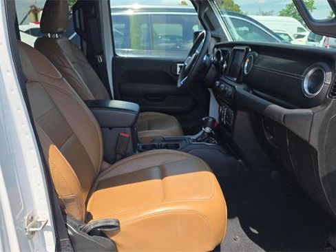 Used 2023 Jeep Wrangler Unlimited Sahara w/ Cold Weather Group AWD/4WD image 9