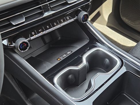 New 2026 Chevrolet Traverse LT w/ Sun and Wheel Package FWD image 15
