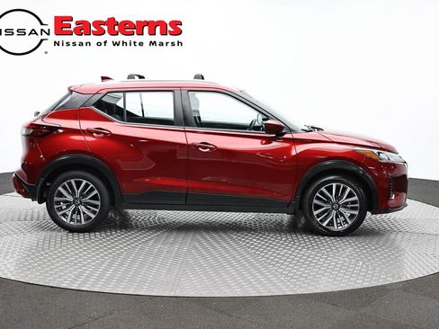 Used 2021 Nissan Kicks SV FWD image 3