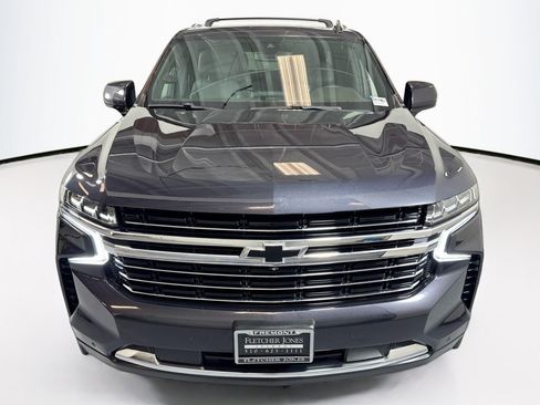 Used 2022 Chevrolet Suburban LT w/ Luxury Package image 2