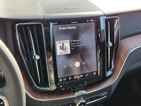 Certified 2024 Volvo XC60 T8 Ultimate w/ Protection Package Premier image 28