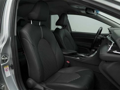 Used 2019 Toyota Camry SE image 12