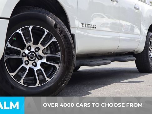 Used 2021 Nissan Titan SV w/ SV Convenience Package image 3