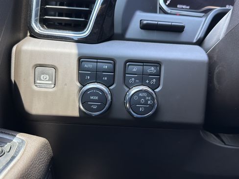 Used 2023 GMC Sierra 1500 Denali w/ Denali Reserve Package AWD/4WD image 31