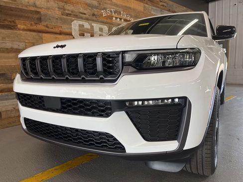 New 2026 Jeep Grand Cherokee L Limited w/ Limited Altitude Package AWD/4WD image 12