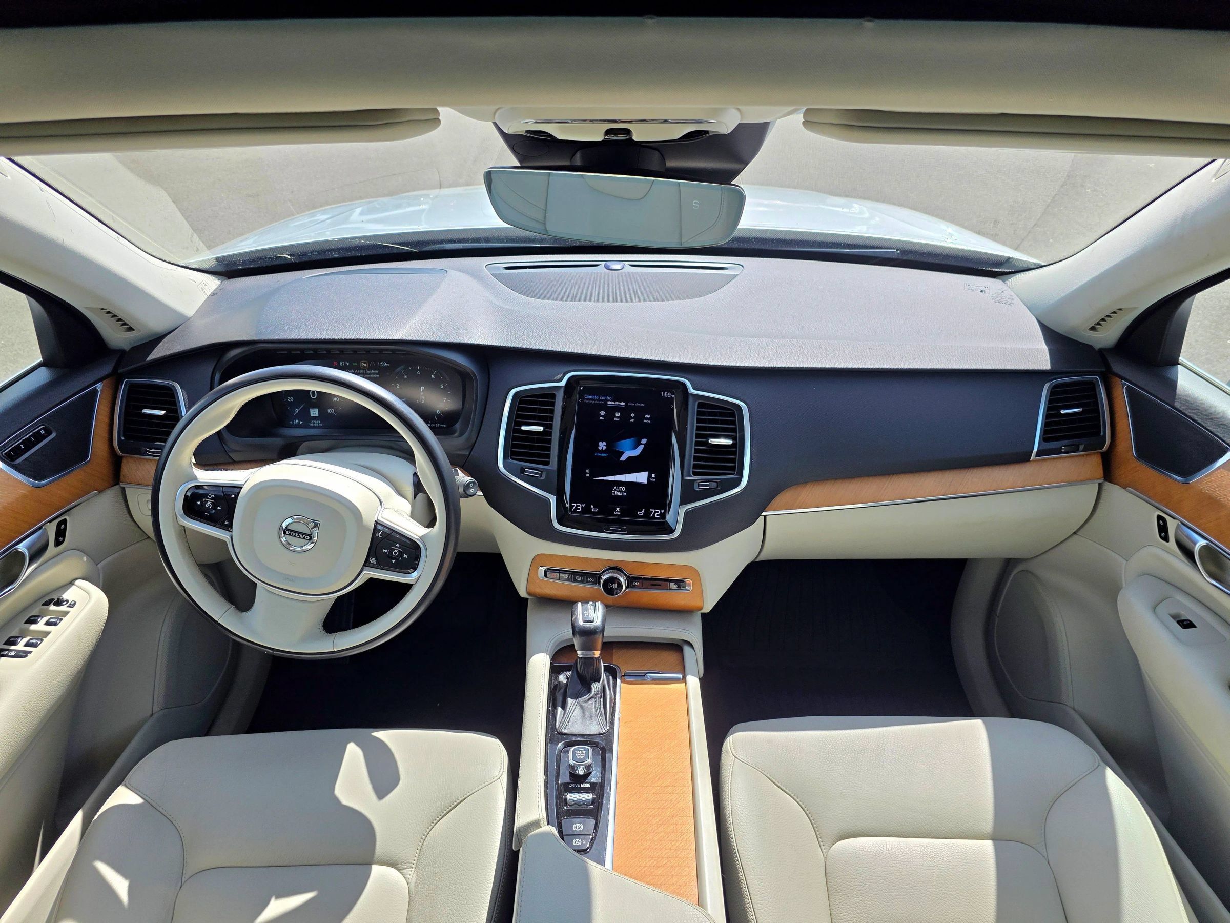 Used 2021 Volvo XC90 T6 Momentum AWD/4WD image 9