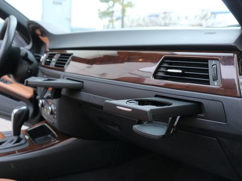 Used 2011 BMW 335i Convertible image 31