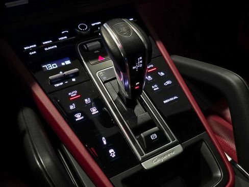 Used 2023 Porsche Cayenne Turbo S image 29