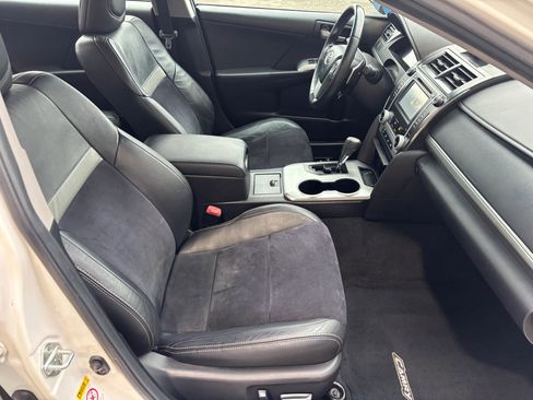 Used 2012 Toyota Camry SE image 11