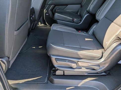 New 2025 Chevrolet Suburban Premier image 16