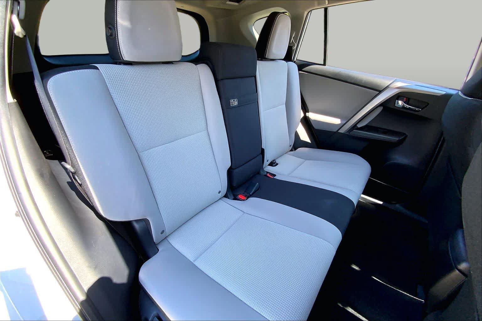 Used 2017 Toyota RAV4 XLE AWD/4WD image 20