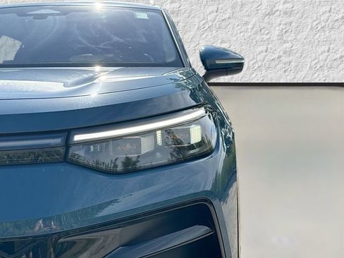 Used 2025 Volkswagen Tiguan SEL R-Line AWD/4WD image 9